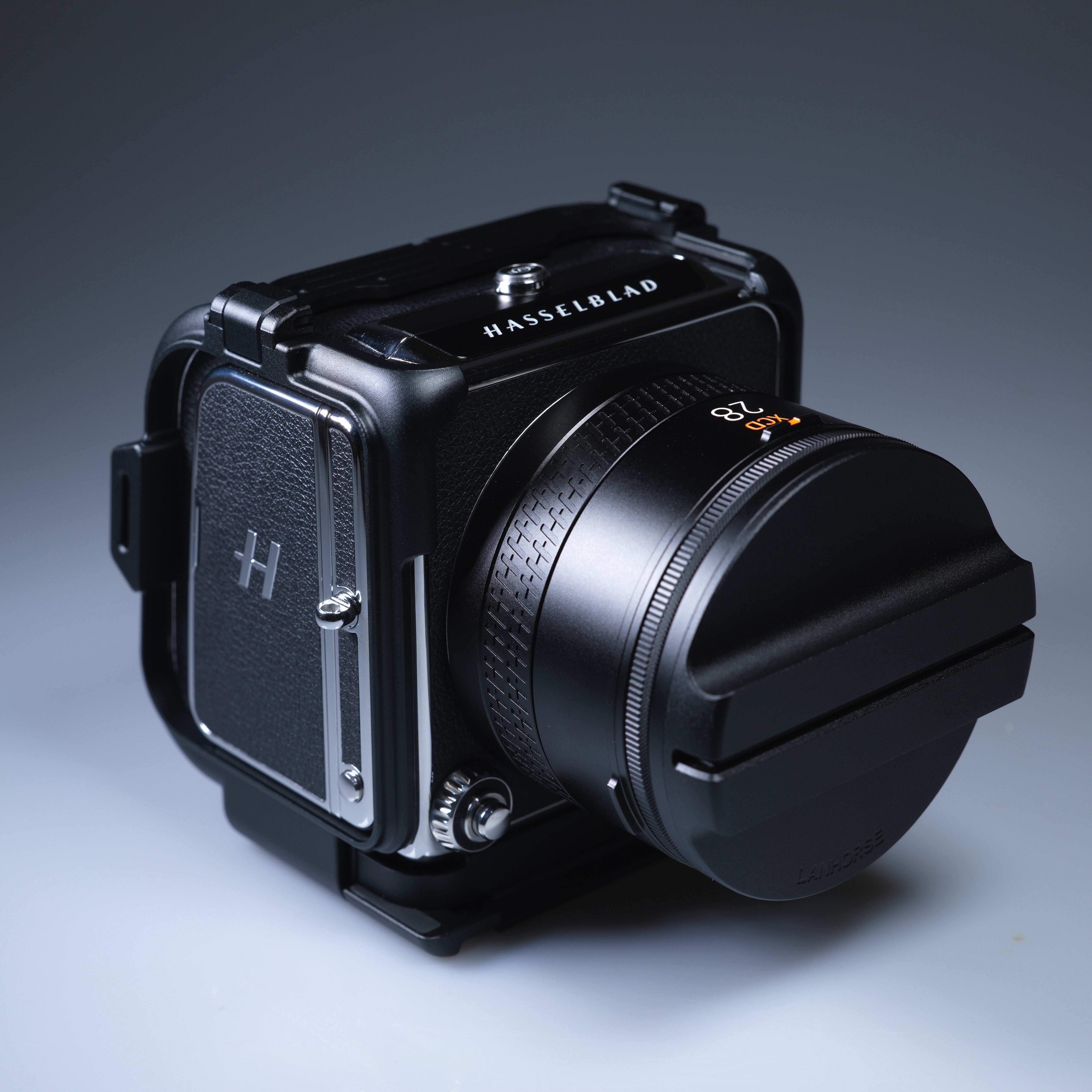Lanhorse Armor Cage for Hasselblad 907X and Control Grip, Quick-Release CFV Digital Back, Optional Lens Protection Frame.