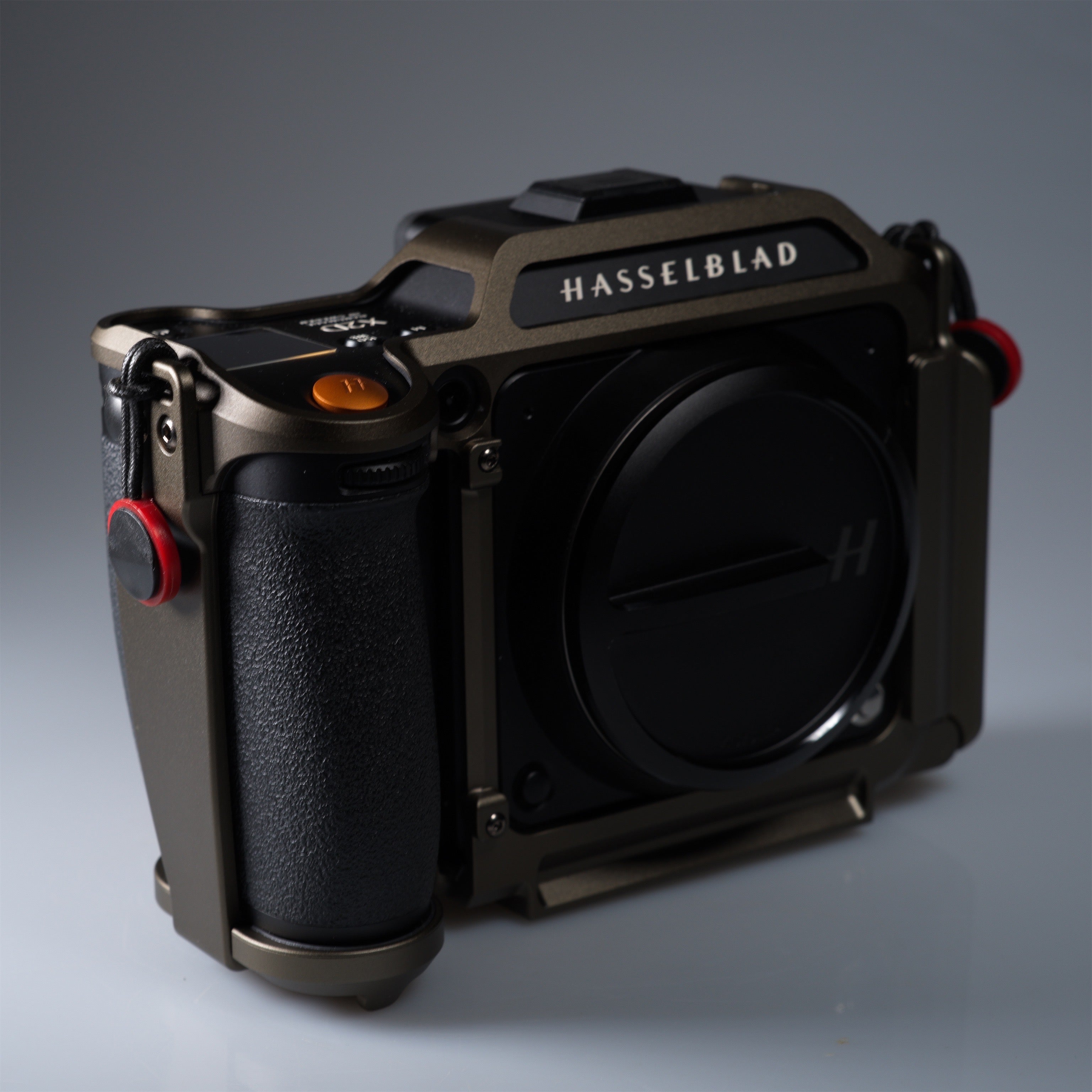 Lanhorse Hasselblad X2D Camera Cage, Integrated Landscape and Portrait Quick-Release Plate. (EEL version)
