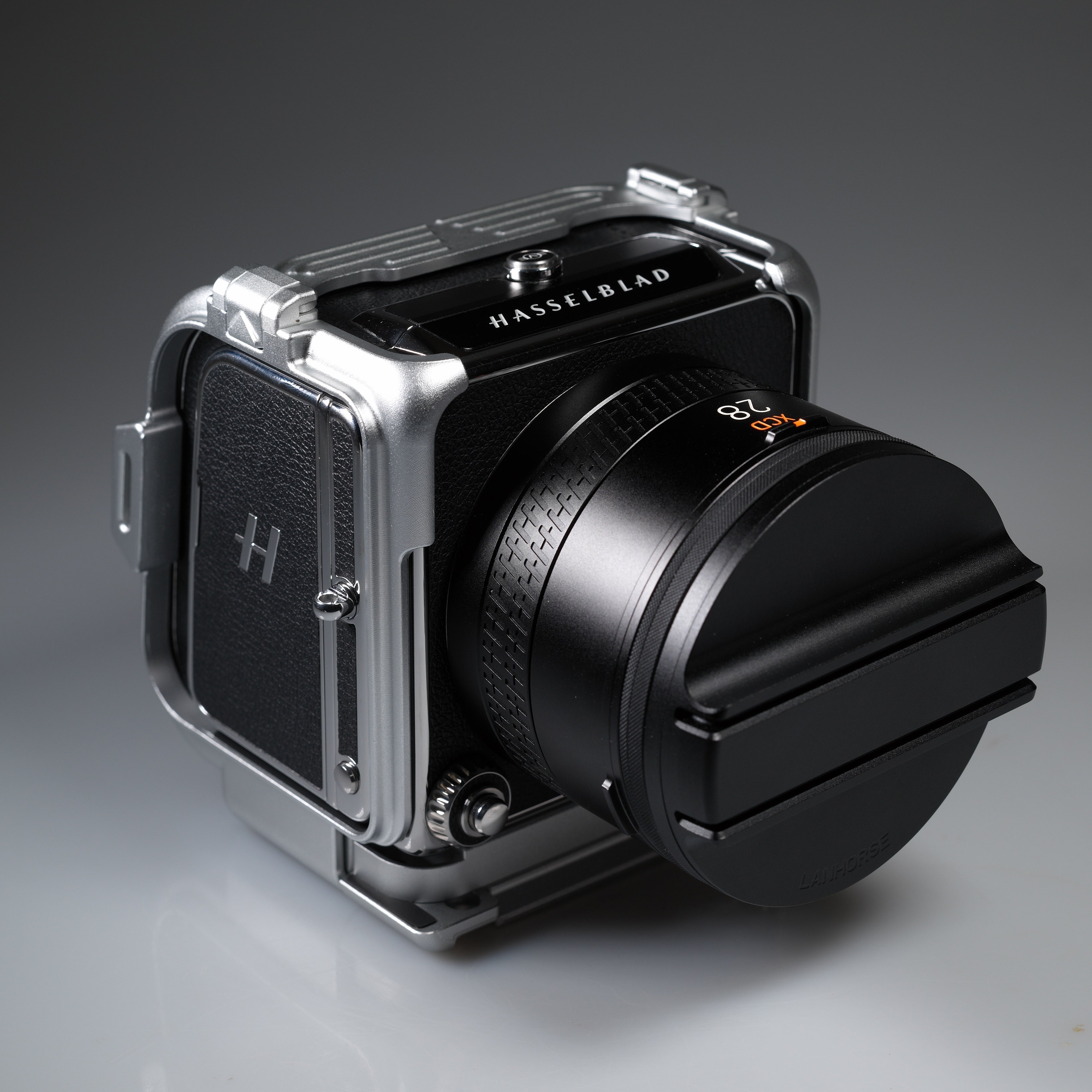Lanhorse Armor Cage for Hasselblad 907X and Control Grip, Quick-Release CFV Digital Back, Optional Lens Protection Frame. (Silver Color)