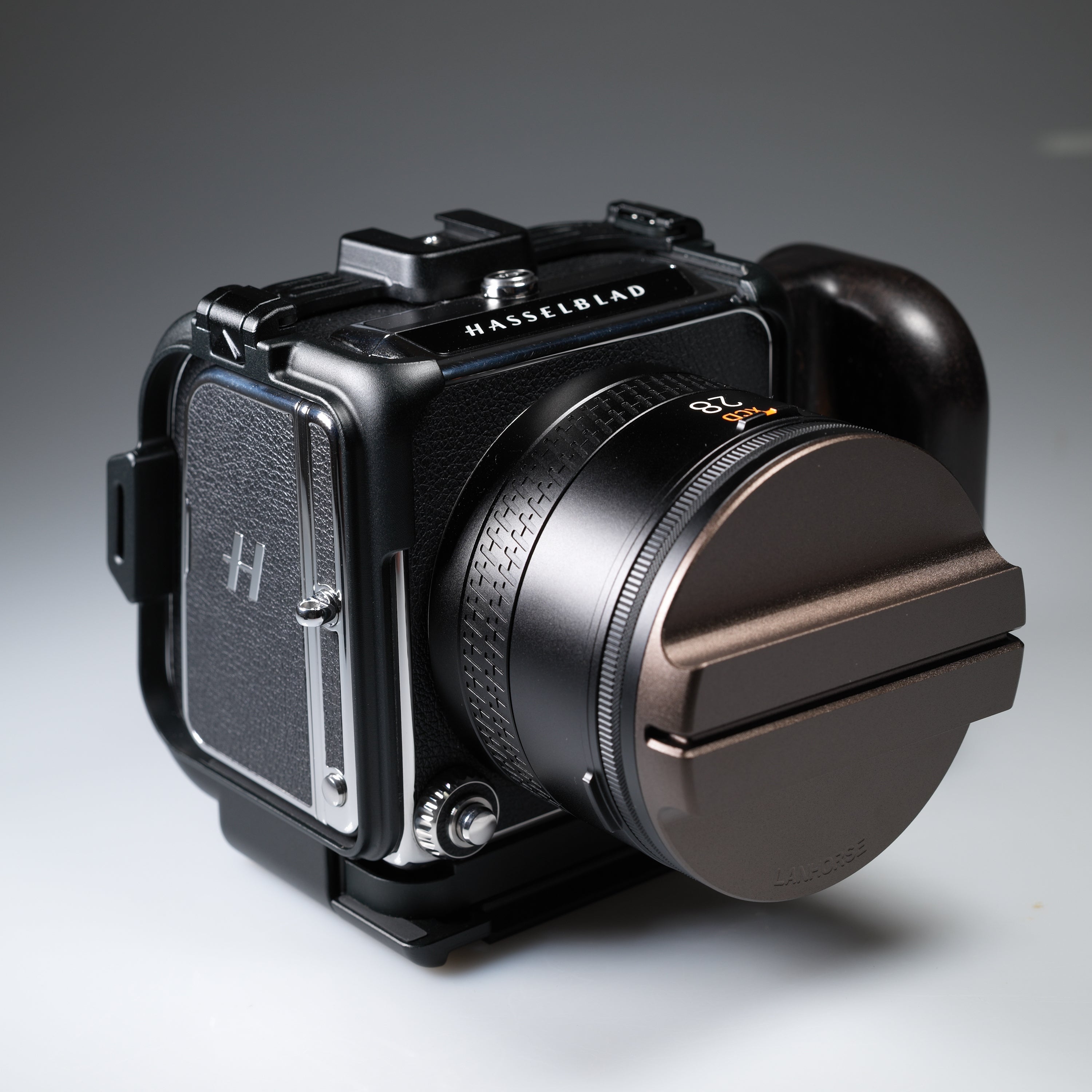 Lanhorse Armor Cage for Hasselblad 907X and Control Grip, with Left Hand Rosewood Handle, Quick-Release CFV Digital Back, Optional Lens Protection Frame.
