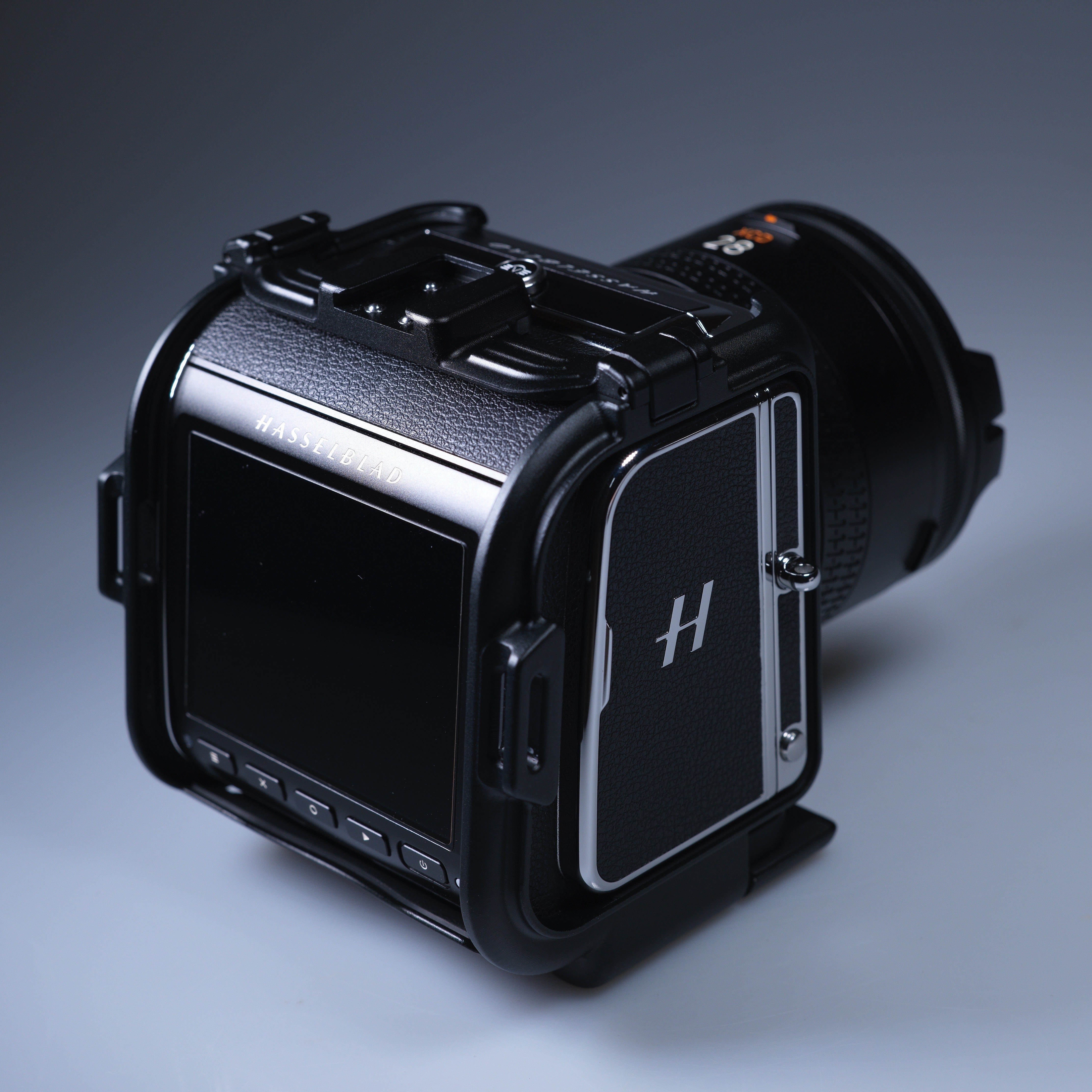 Lanhorse Armor Cage for Hasselblad 907X and Control Grip, Quick-Release CFV Digital Back, Optional Lens Protection Frame.