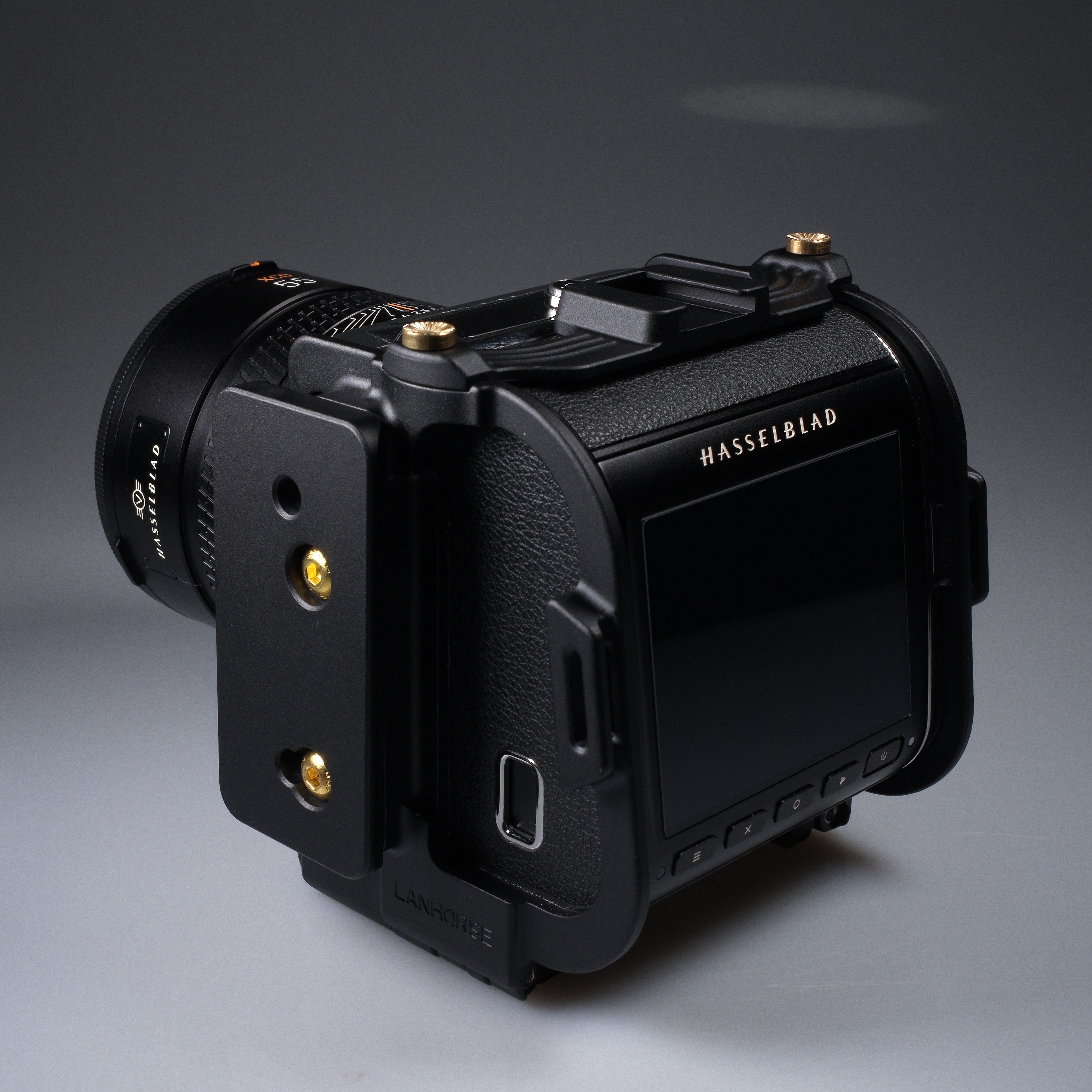 Lanhorse Camera Cage for Hasselblad 907x and Control Grip, Quick switch between landscape and portrait compositions.