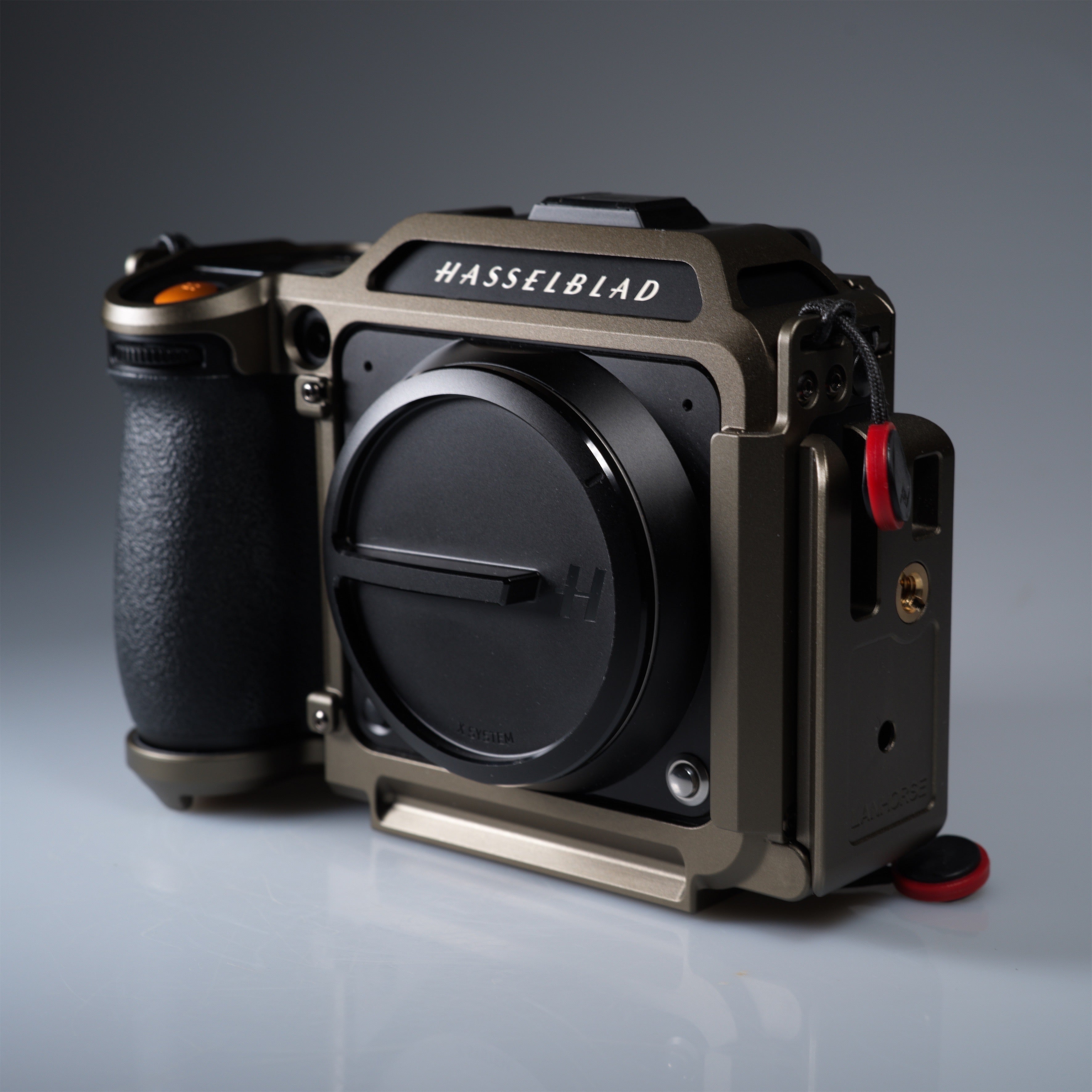 Lanhorse Hasselblad X2D Camera Cage, Integrated Landscape and Portrait Quick-Release Plate. (EEL version)