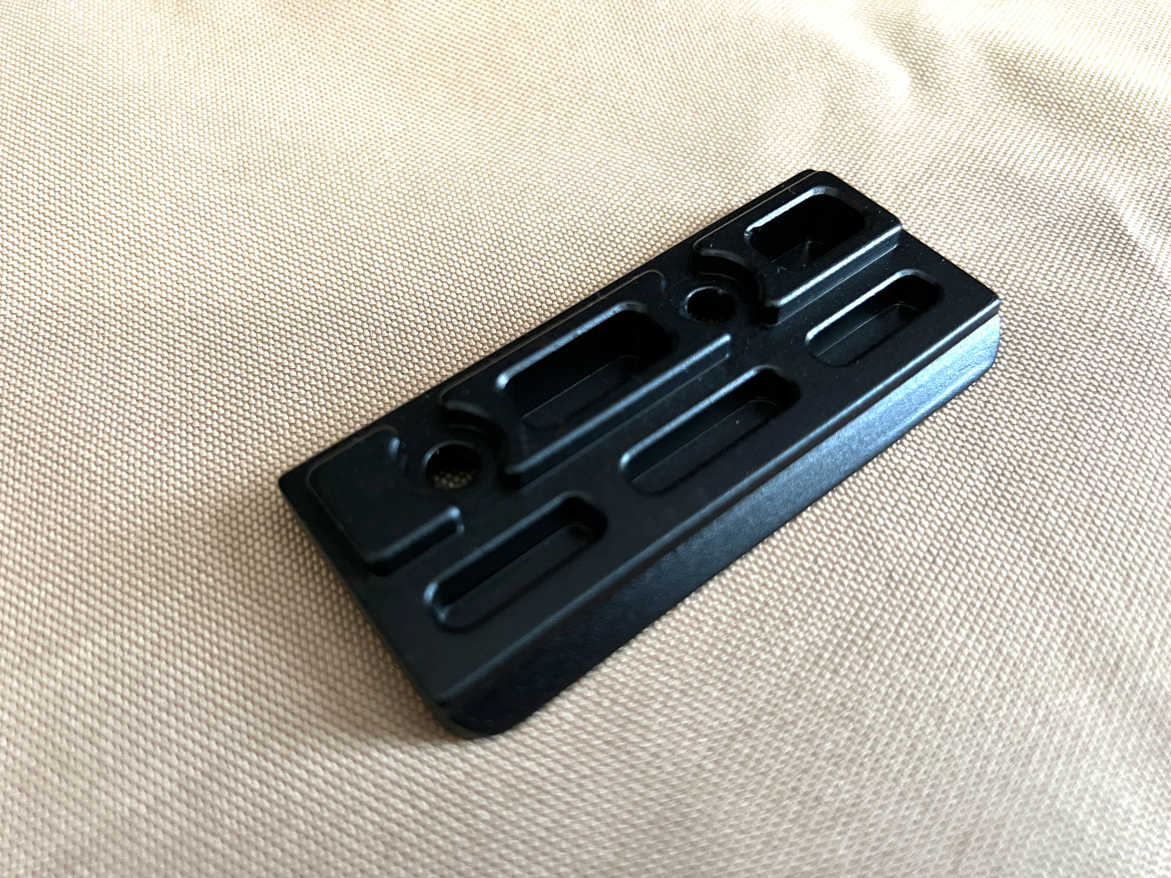 Lanhorse Quick-Release Plate for Hasselblad X2D and 907x Camera Cage Portrait Mode.