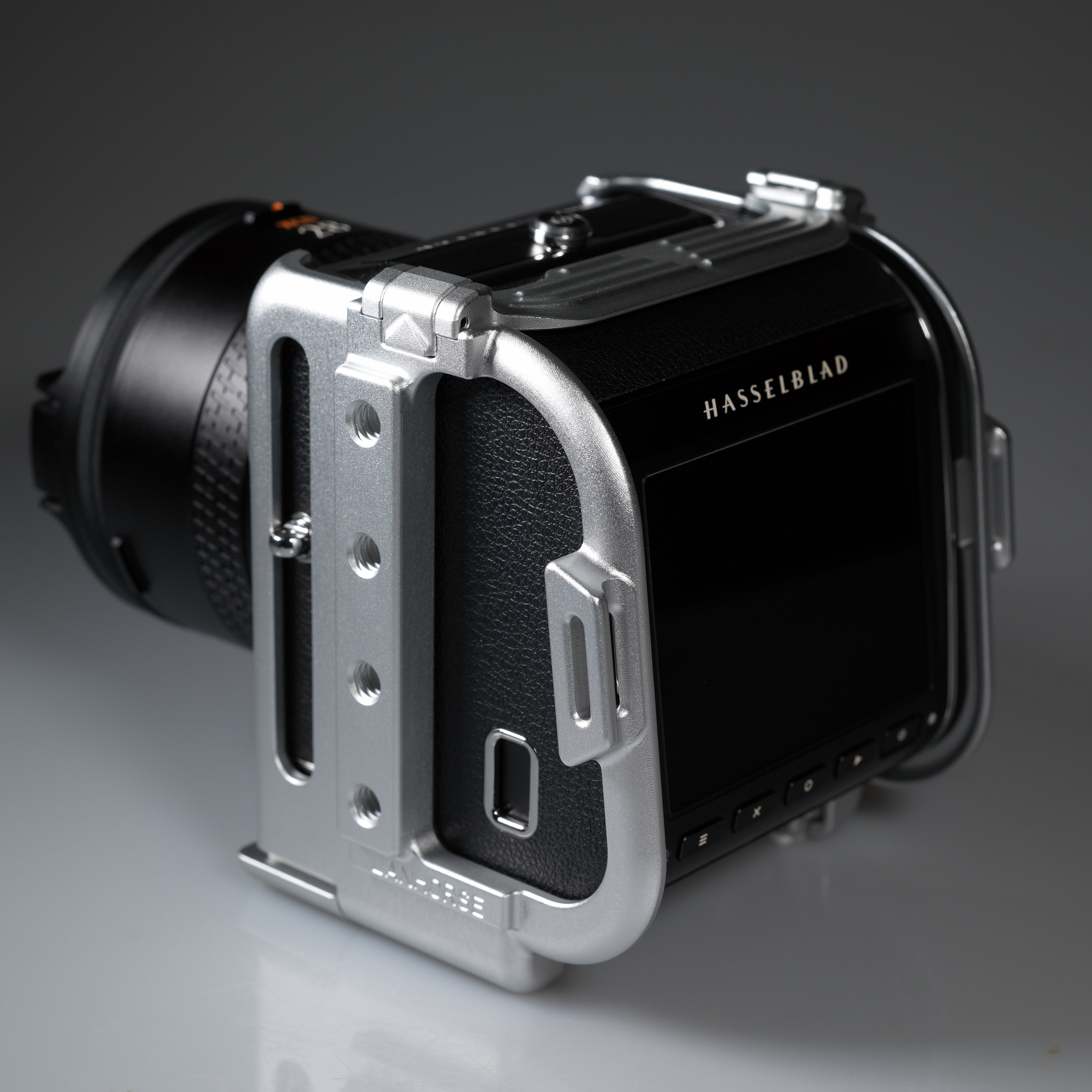 Lanhorse Armor Cage for Hasselblad 907X and Control Grip, Quick-Release CFV Digital Back, Optional Lens Protection Frame. (Silver Color)