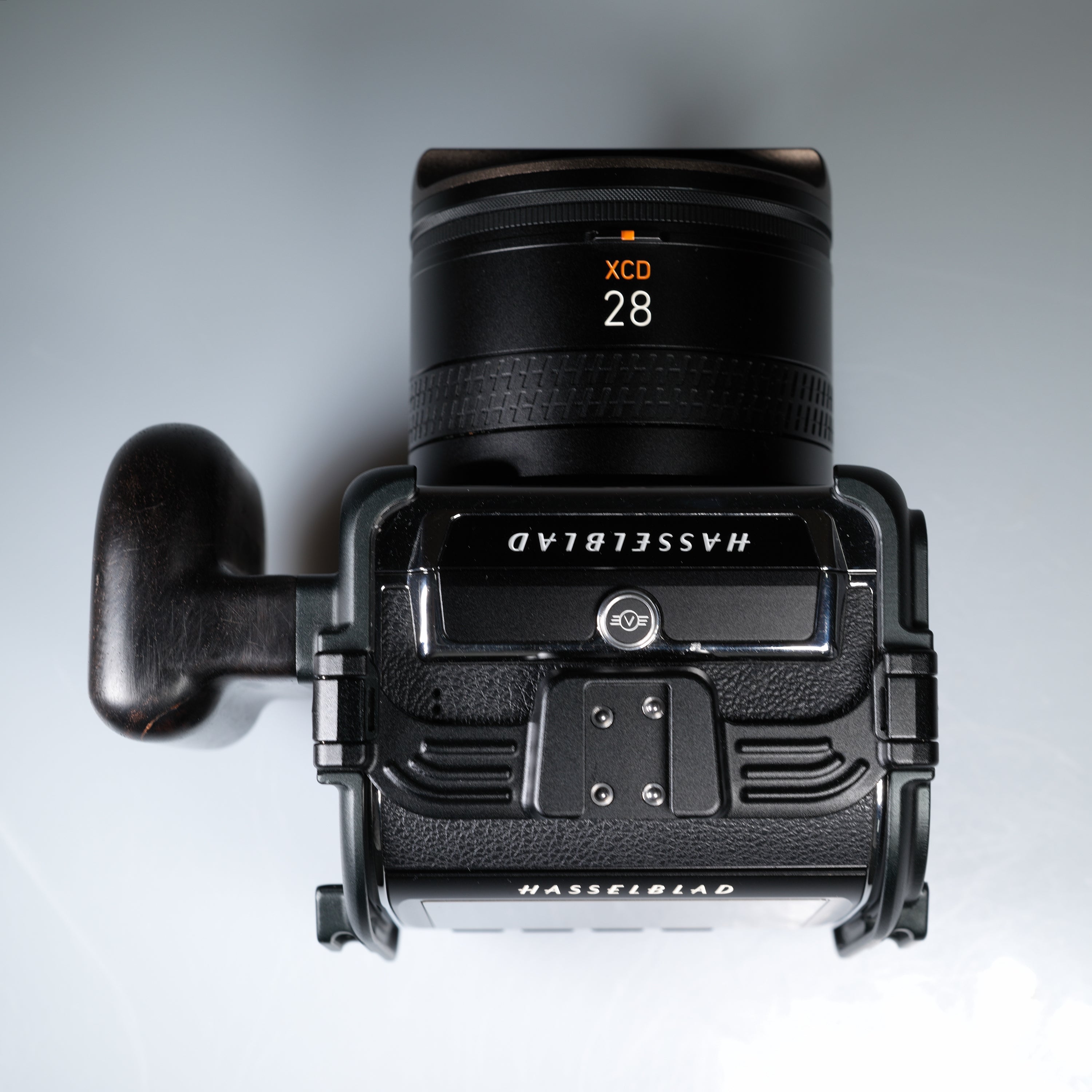 Lanhorse Armor Cage for Hasselblad 907X and Control Grip, with Left Hand Rosewood Handle, Quick-Release CFV Digital Back, Optional Lens Protection Frame.